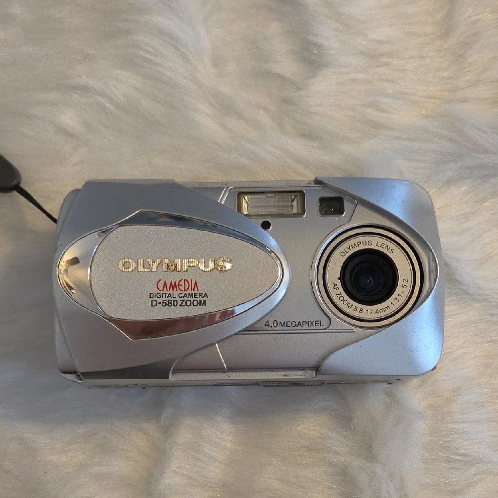 Olympus Camedia D-580 Zoom Digital Camera - Tested & Working - Silver Y2K